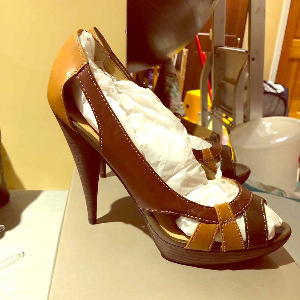 Levity Brown Sash Brand New Heels